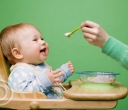 Bí quyết cho mẹ có con ăn dặm lần đầu